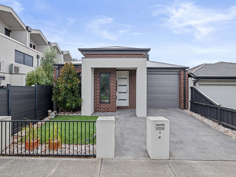 2 Bedrooms 2 Bathrooms Apartment